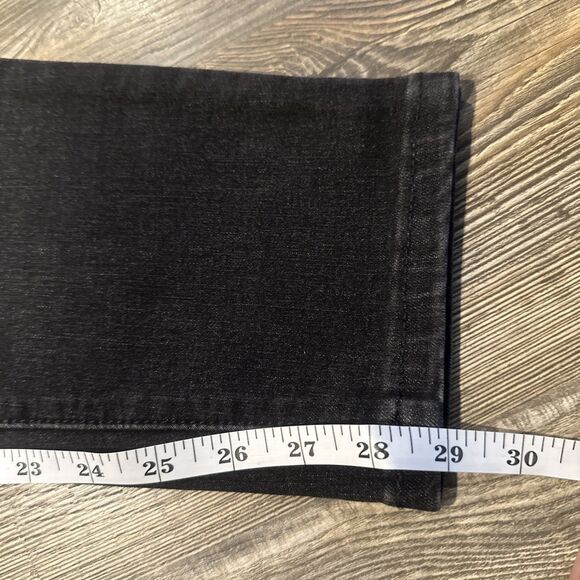 Time and Tru Women's High Rise Curvy Jeans, 29" Inseam for Regular Size 16 Black - Picture 10 of 11